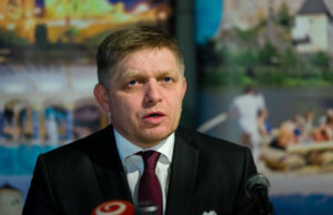 Фицо таен гласник на Москва? По посетата на Кина, на средба со Зеленски