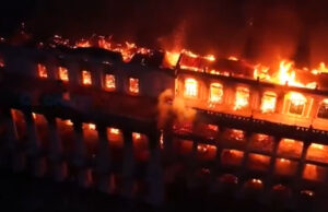 (Видео) Изгоре зградата на парламентот и претседателската палата во Непал