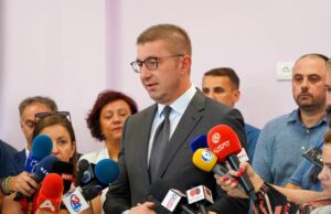 Две се опциите на овие избори, трета опција нема, рече Мицкоски