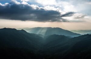 Променливо облачно со сончеви периоди, максималната температура до 24 степени