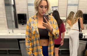 Плејбој зајачица тврди дека била дискриминирана во авион оти има големи гради