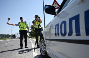 Уапсени две лица од Тетовско и од Гостиварско: возеле со многу поголема брзина од дозволеното