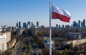 Полска подигна борбени авиони поради руски напади врз Украина