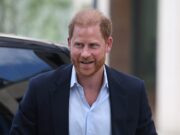 По средбата со кралот Чарлс, Хари се надева на нов почеток, но братот не попушта