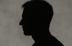 Скопјанец ја турнал мајка си, ја давел, па кршел саксии по дворот, Обвинителството бара притвор