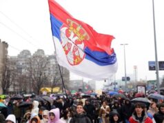 (Видео) Протести во цела Србија по крвавата ноќ во Нови Сад