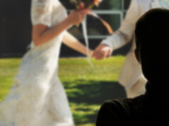 Брачен пар по четири години откри кој бил мистериозниот гостин на нивната свадба