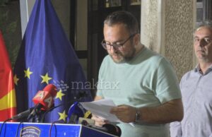 Тошковски: Граѓаните кои живеат во близина на пожарот да ги напуштат живеалиштата поради штетните сустанци, радијација нема