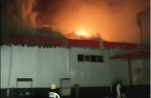 Чизмите им останале заглавени во стопен шеќер, повредени неколку пожарникари, пожарот во „Винчини“ под контрола