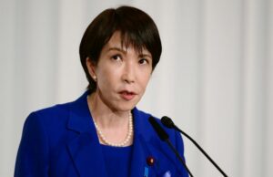 Прва жена премиерка на Јапонија – сака хеви метал, свири тапани, се спротивставува на истополовите бракови