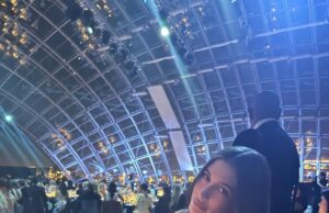 Тешко можеше да седне поради корсетот, фотографијата на  Хејли Бибер насмеа многумина