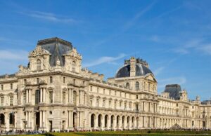 Директорката на Лувр призна „сериозен пропуст“ по грабежот на музејот