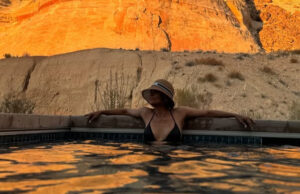 (Фото) Жената-мачка во бикини среде пустина – доволно за да ви затрепери срцето