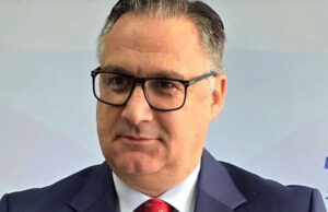 Мемов: Со кој морал и со кое право Герасимовски се фали со успешни проекти, наивноста и скромноста се само маска