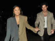 Ѕвездите од серијата „Емили во Париз“ повеќе не се заедно: „Згодните момци не се мој тип“