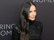 (Фото) Новата фризура на Деми Мур стана најпопуларна: ги брише годините