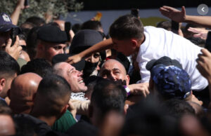 (Видео) Стотина палестински затвореници ослободени од израелските затвори