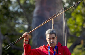 Венецуела тврди дека Вашингтон планира соборување на нејзината влада за нафта