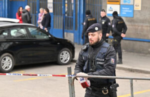 Пукање во близина на основно училиште: има загинати, едно лице тешко повредено во Чешка