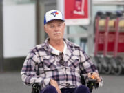 Ѕвездата од „Вовед во анатомија“ фотографиран во инвалидска количка на аеродром, болеста брзо напредува