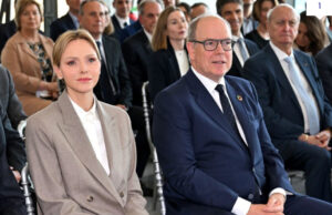 (Фото) Принцезата Шарлин го носи најсовршеното одело, но нејзините штикли сепак го привлекоа целото внимание