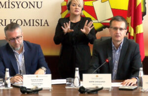 (Видео) ДИК: На две избирачки места гласањето се одвива без користиње на уредот за биометриска идентификација