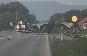 (Видео) Грозоморната сцена покажува колку била ужасна несреќата: автобус излета од патот во близина на Чачак, има загинати