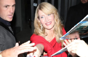 (Фото) Анџелина Џоли и го „украде“ вереникот, а таа фустанот, а го прекрши и правилото на црвениот тепих