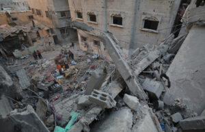 Палестинци: Израел нападна засолништа, домови и џамија во Газа – загинаа повеќе од 90 луѓе