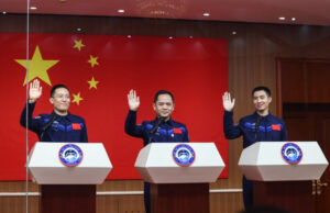 Кина ги испраќа својот најмлад астронаут и четири глувци на вселенска мисија оваа недела