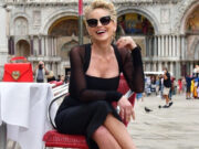 (Видео) Поранешна секс-бомба ја брани сегашната: „Искористи го она што ти го даде мајка ти“