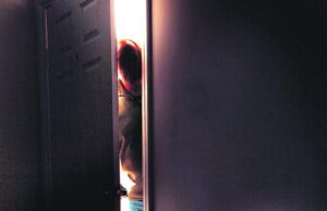 18-годишник пријавен дека сексуално ја злоставувал ќерката