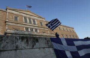 Грција го усвои контроверзниот закон – отворен патот за 13-часовно работно време