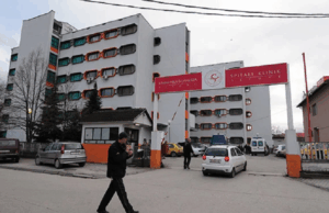 Судир меѓу три возила во Тетово: едно лице со тешки повреди пренесено во болница