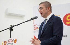 Мицкоски: Неформалната коалиција СДСМ-ДУИ излегува со лаги и манипулации небаре граѓаните имаат кратко памтење