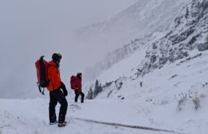 Се уште трае потрагата по хрватските планинари заробени од лавина на словенечките Алпи