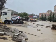 Трагичен потоп во Елените, Р.Бугарија: Жртва, поплавени хотели и уништени автомобили