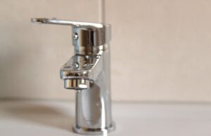 Сериозен дефект на водоводна цевка во Влае, голем дел од Скопје без вода