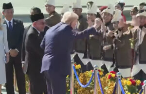 (Видео) Трамп заигра во Малезија: Се приклучи кон традиционалниот танц и ги изненади домаќините