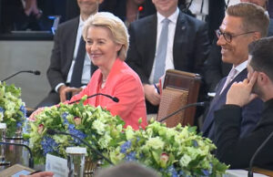 Фон дер Лајен повторно го преживеа гласањето за нејзино разрешување