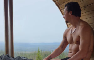 (Видео) „Неверојатно е дека има 44 години“ – Златан Ибрахимовиќ со видео од сауна ги воодушеви обожавателите