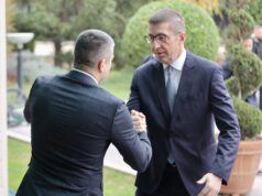 Мицкоски со порака до градоначалниците: Разгледајте ги можностите кои ги нуди Ресурсниот центар, побарајте експертска помош