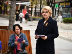 Пратеничките делеа флаери на стартот на кампањата „16 дена активизам против насилство врз жените и девојките“