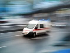 Пациент почина, две лекарки повредени по нагло сопирање на медицинско возило за да избегне судир во центарот на Скопје