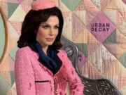 (Видео) Џулија Фокс предизвика лавина критики со морбиден костим инспириран од убиството на Кенеди