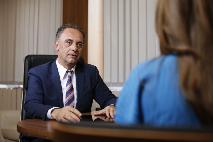 img-bec079ab7a3128de7d9c7c7722bcea8c-v