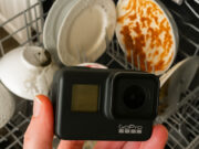 (Видео) Ставил камера во машината за миење садови – реакциите: „Чао, пријатно, од сега ќе перам на рака“