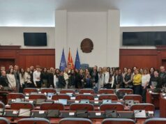 Ученици и наставници од Скопје и Таранто во посета на Собранието