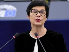 Кос: Северна Македонија не презема решителни чекори кон ЕУ, треба да ги впише Бугарите во Уставот