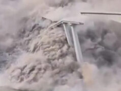 (Видео) Се урна нов мост во Кина